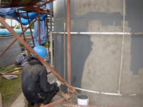 Tank being coated using Belzona 6111 (Liquid Anode)